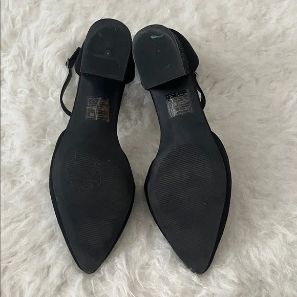 11W Black Ankle Strap Heels - Picture 2 of 4